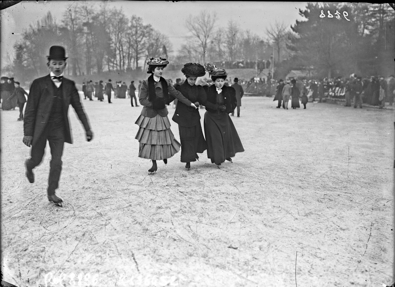 Ледовый каток в Булонском лесу. Париж, 1907.jpg