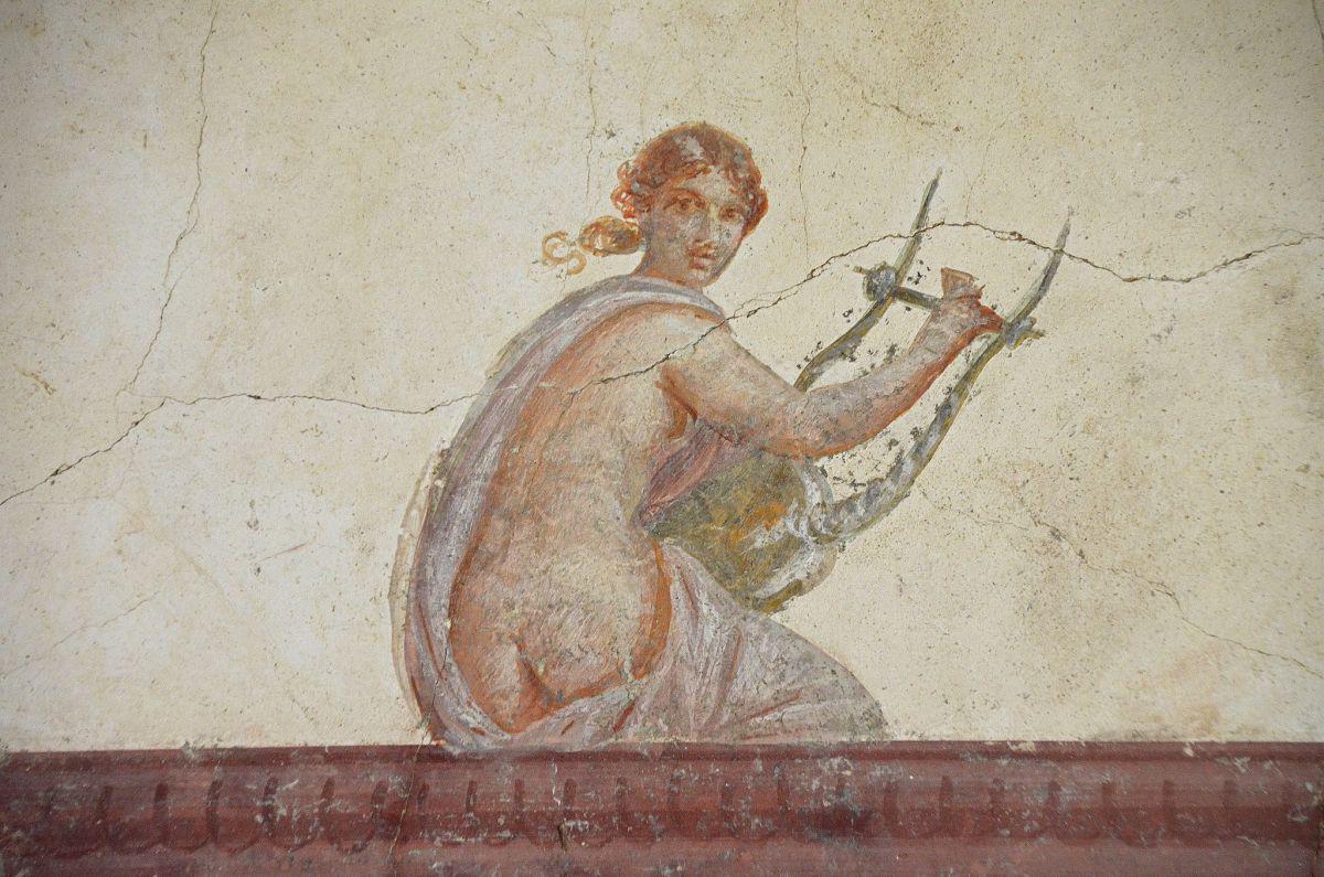 Roman fresco showing a woman playing the lyre. The object was discovered in Stabiae.jpeg