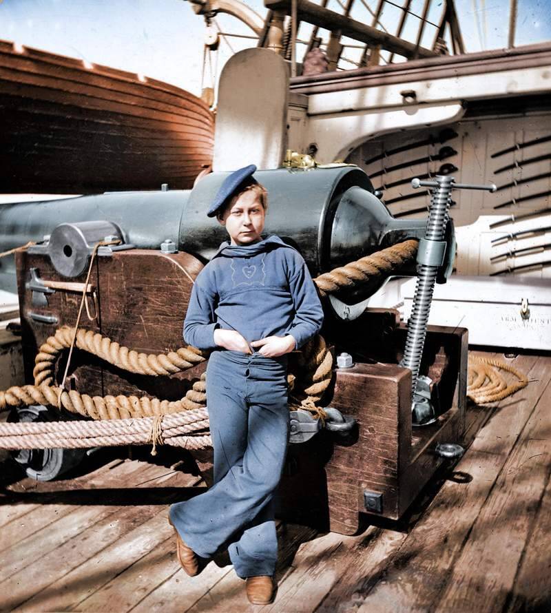 1860s-Kids as young as 12 were used on ships during the US Civil War to carry gunpowder from storage to the cannons. They were called powder monkeys.jpg
