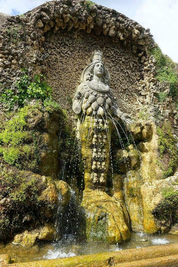 Fountain of Artemis (Diana) of Ephesus at the Gardens of the Villa D'Este, Tivoli, near Rome, Italy, by Flemish sculptor Gillis van den Vliete. (1568).jpeg