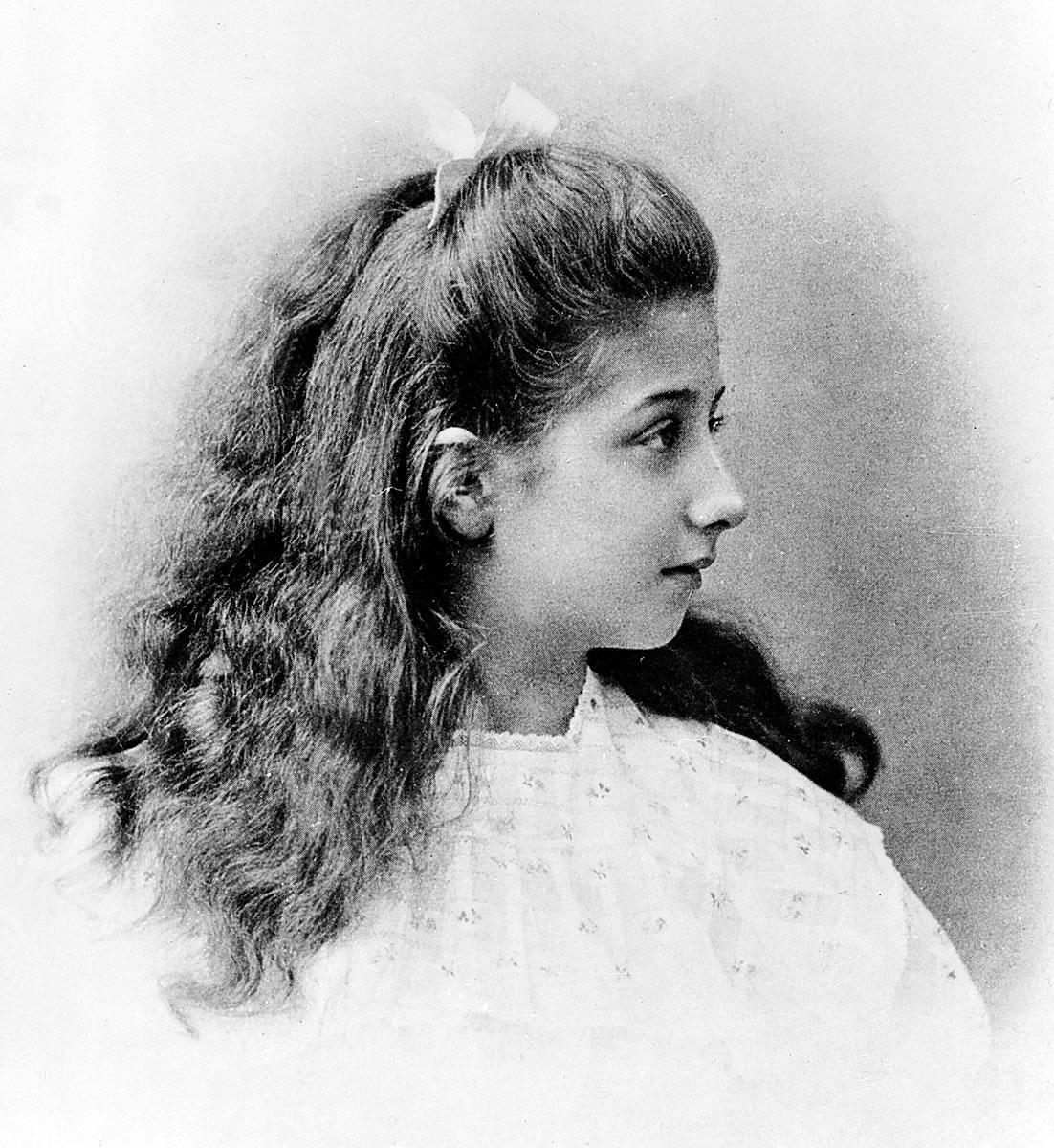 Mercédès Jellinek, the girl Mercedes Benz was named after (1902).jpeg