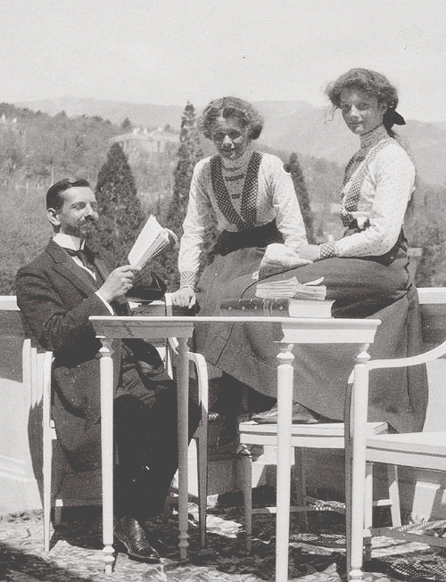 A tutor with two of his students in 1911.png