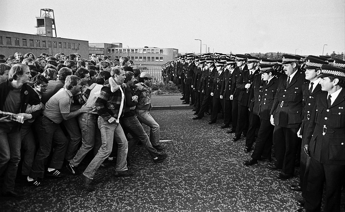Miners Strike 1984 mass picket confronting police lines, Bilston Glen, Scotland. © John Sturrock.jpg