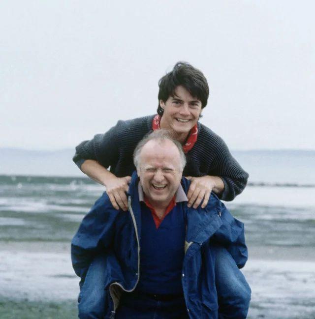 Dune star Kyle MacLachlan gets a piggyback ride from Dune author Frank Herbert, 1984.jpeg