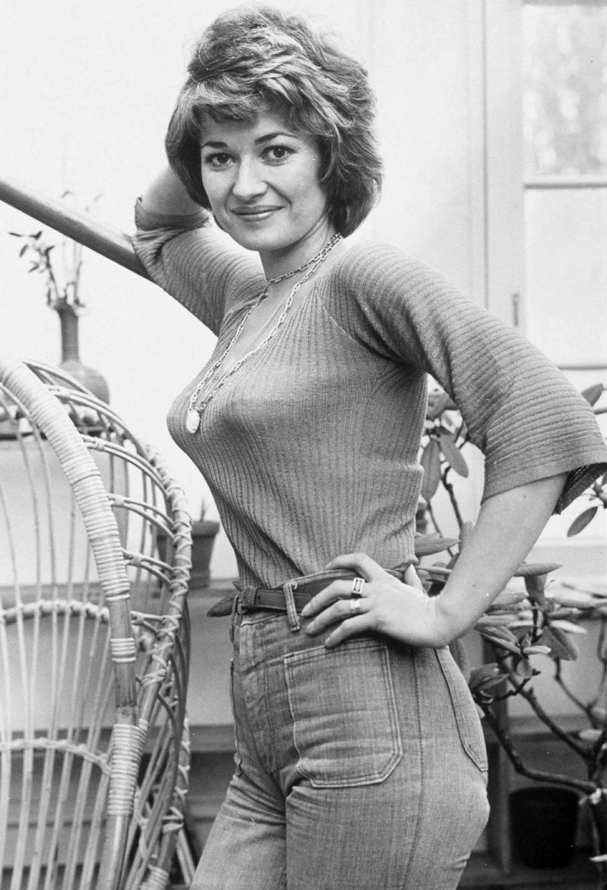 Stephanie Beacham, 70s.jpeg