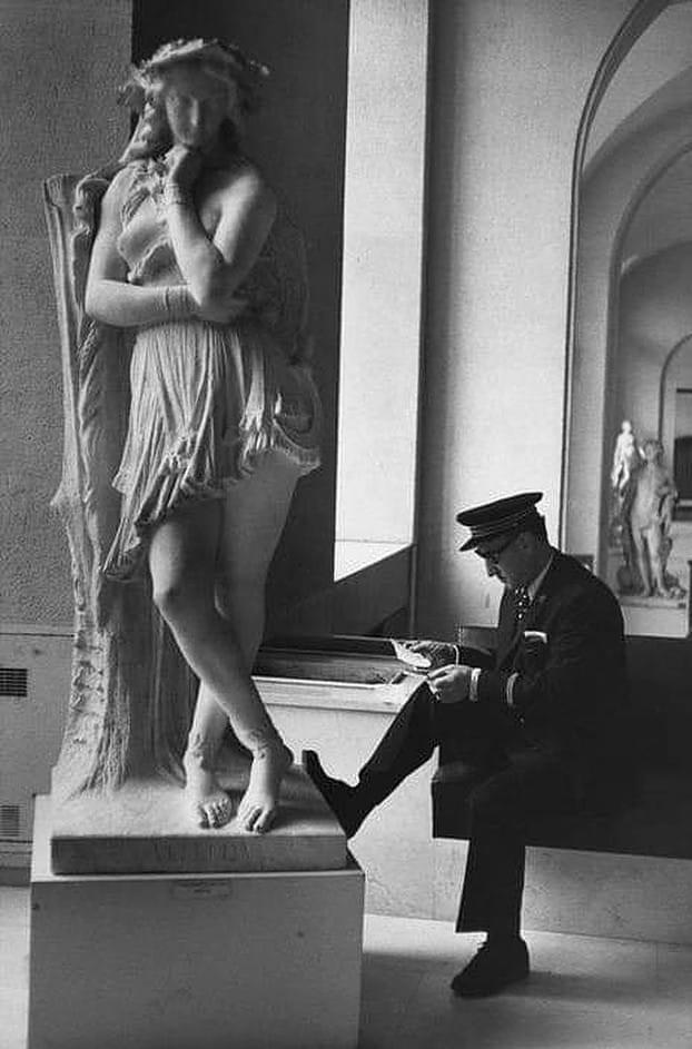 Louvre Museum, Paris, 1975. Henri Cartier-Bresson.jpeg