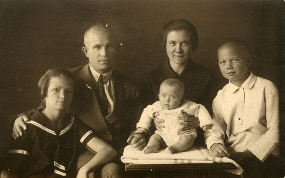 Хрущёвы, 1929.jpg
