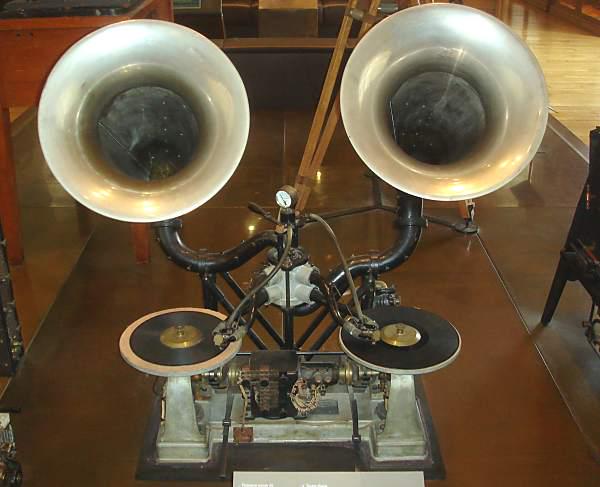 The Gaumont Chronophone. The first dual turntable DJ setup. Built in 1910. With crossfading.jpeg