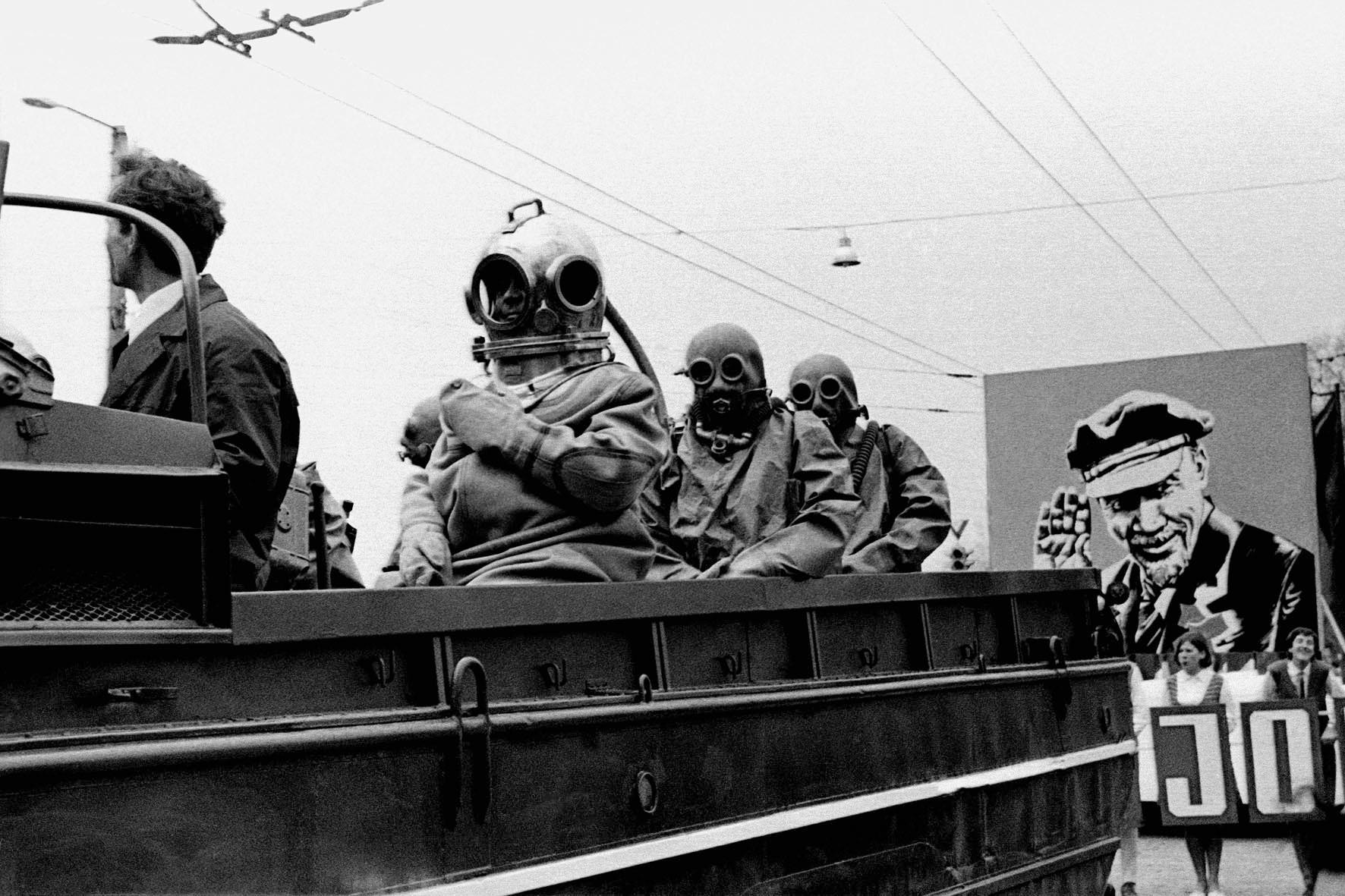 May Day (1st of May) demonstration in Vilnius, the capital of the Lithuanian SSR in the Soviet Union, 1974. Author Romualdas Augūnas.jpeg