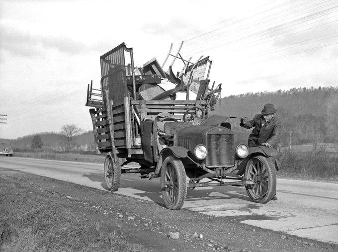 Tenant farmer moving his household goods to a new farm. Hamilton County Tennessee - 1937.jpeg