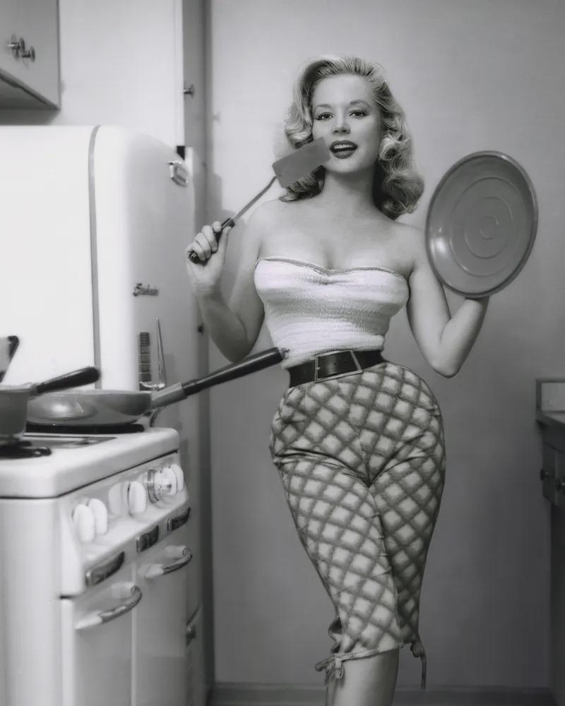 Betty Brosmer 1950s.jpeg