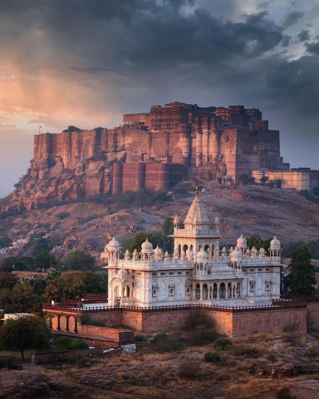Mehrangarh fort (back) and Jaswant Thada (front) , Jodhpur, India. Built in 15th century. Beautiful example of medeival Rajasthani architecture.jpeg