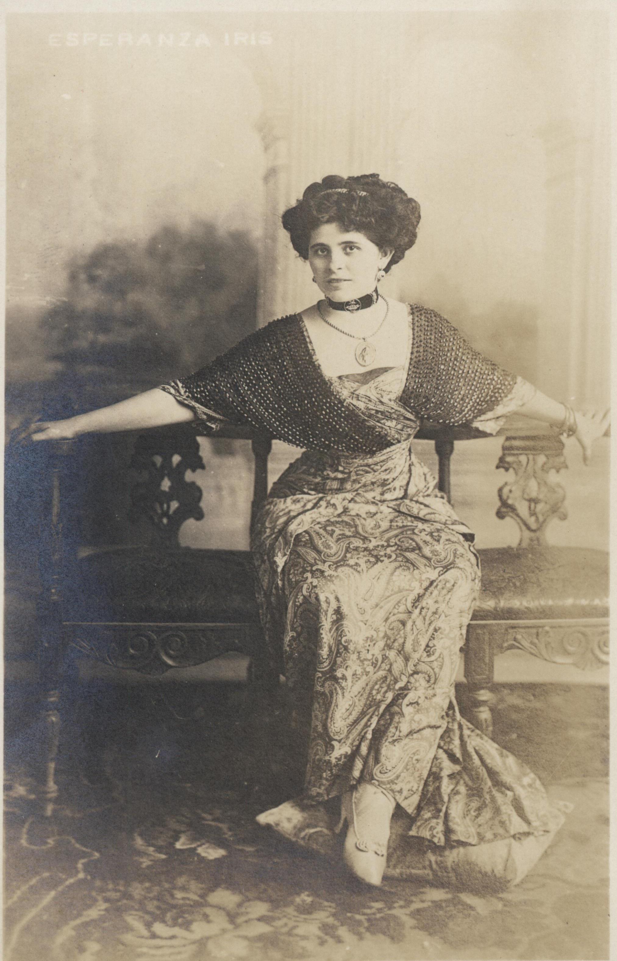 Esperanza Iris (31 of March of 1888 - 7 of Nov 1962) Circa 1910s, mexican singer, actress.jpeg