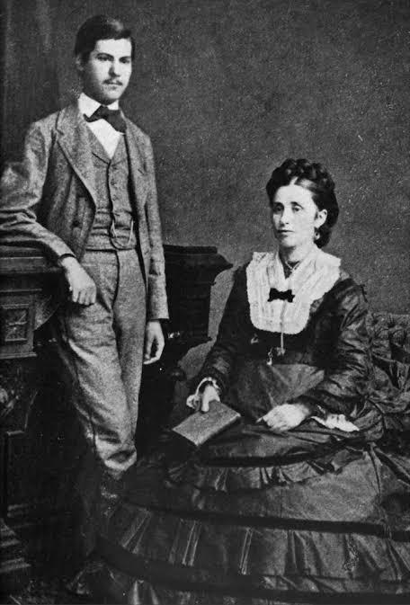 Teenage Sigmund Freud with his mother in 1872.jpeg