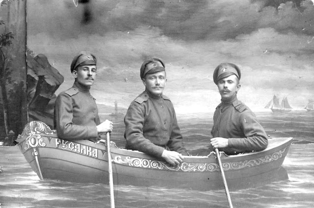 russians-in-boat-5.jpg
