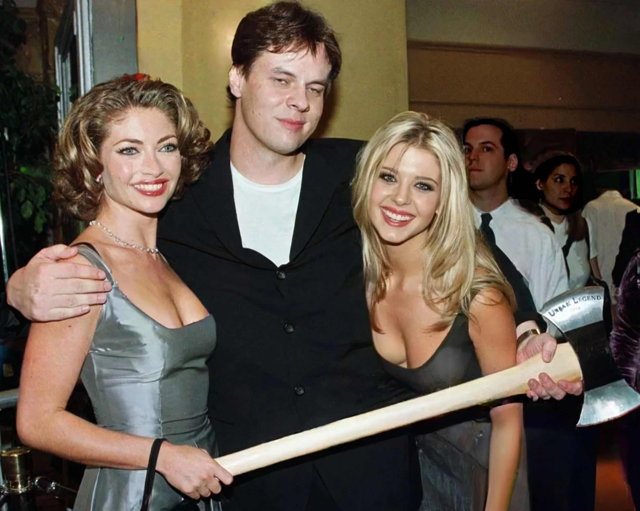 Rebecca Gayheart, director Jamie Blanks, and Tara Reid at the Urban Legend premiere, 1998.png