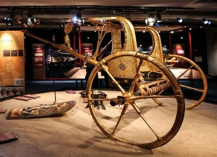 Golden chariot found in King Tutankhamun's tomb.png