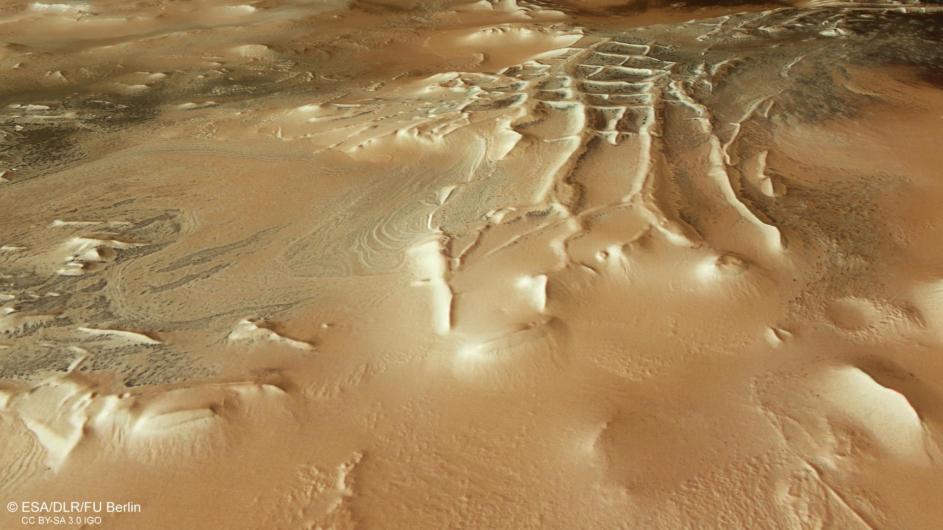 Mars’s Inca City, formally known as Angustus Labyrinthus, ESA-DLR-FU Berlin.jpeg