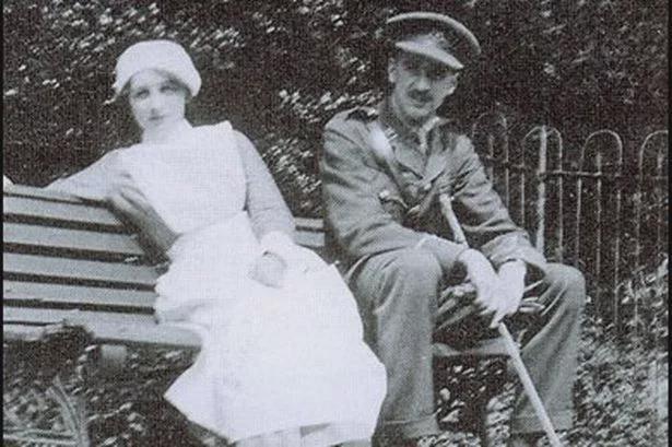 Vera and her brother Edward Brittain in 1915.jpeg