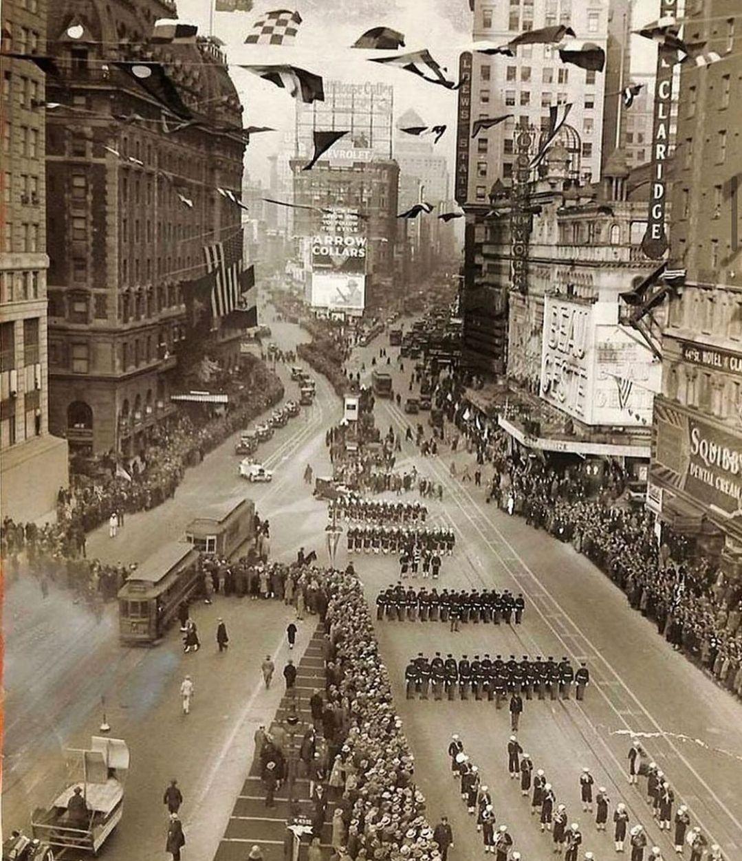 A parade celebrating Broadway's 300th anniversary in 1926.jpeg