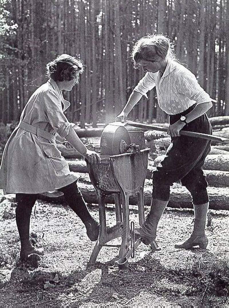 Two women grinding an axe, 1918.jpeg