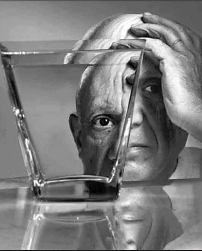 Pablo Picasso 1962.jpeg
