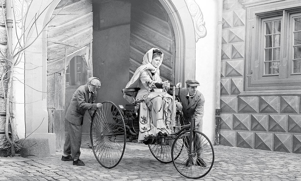 Bertha Benz driving the Benz Patent-Motorwagen, ca. 1886.jpeg