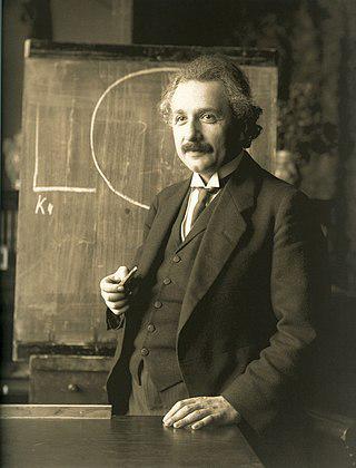 Albert Einstein during a lecture in Veinna in 1921.jpeg