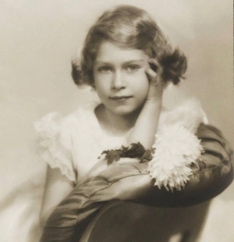 Princess Elizabeth ,1 November 1934.jpeg