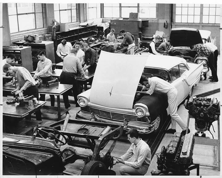 High School Auto Shop Class in the 1950s.jpeg