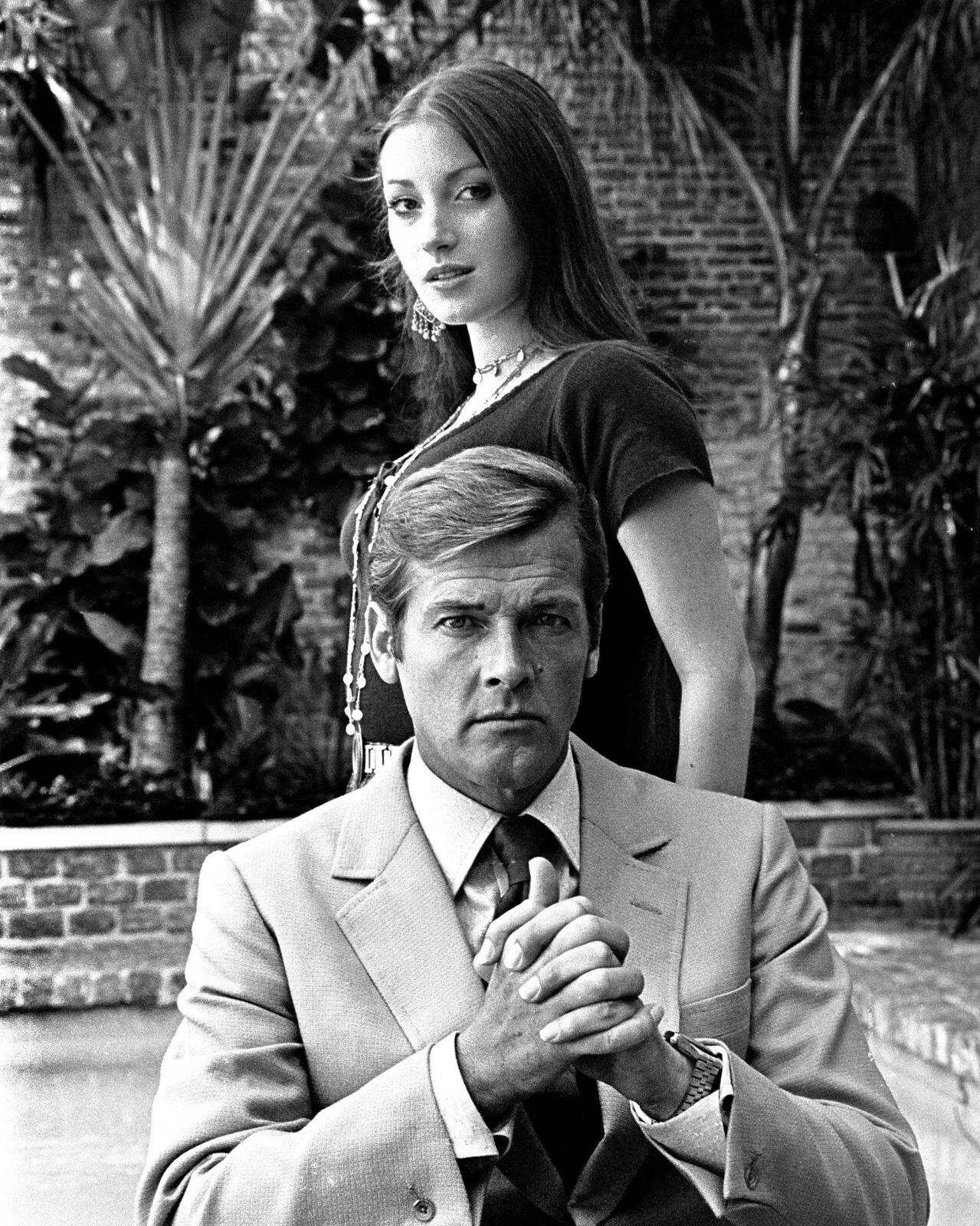 Jane Seymour & Roger Moore - 1973.jpeg