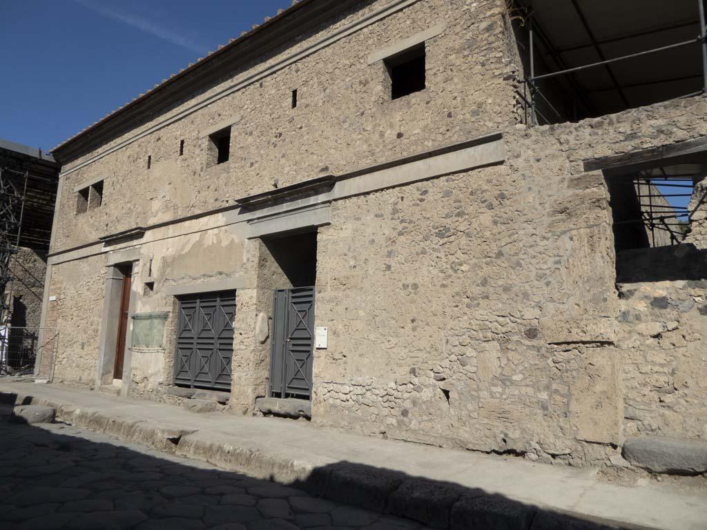 Facade of the house of Julius Polybius, built 2200 years ago, Pompeii.jpeg