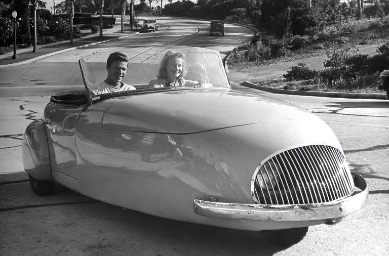 Three-Wheeled Sedan Dubbed the ‘Ultimate Car Of The Future’ (1948).jpeg