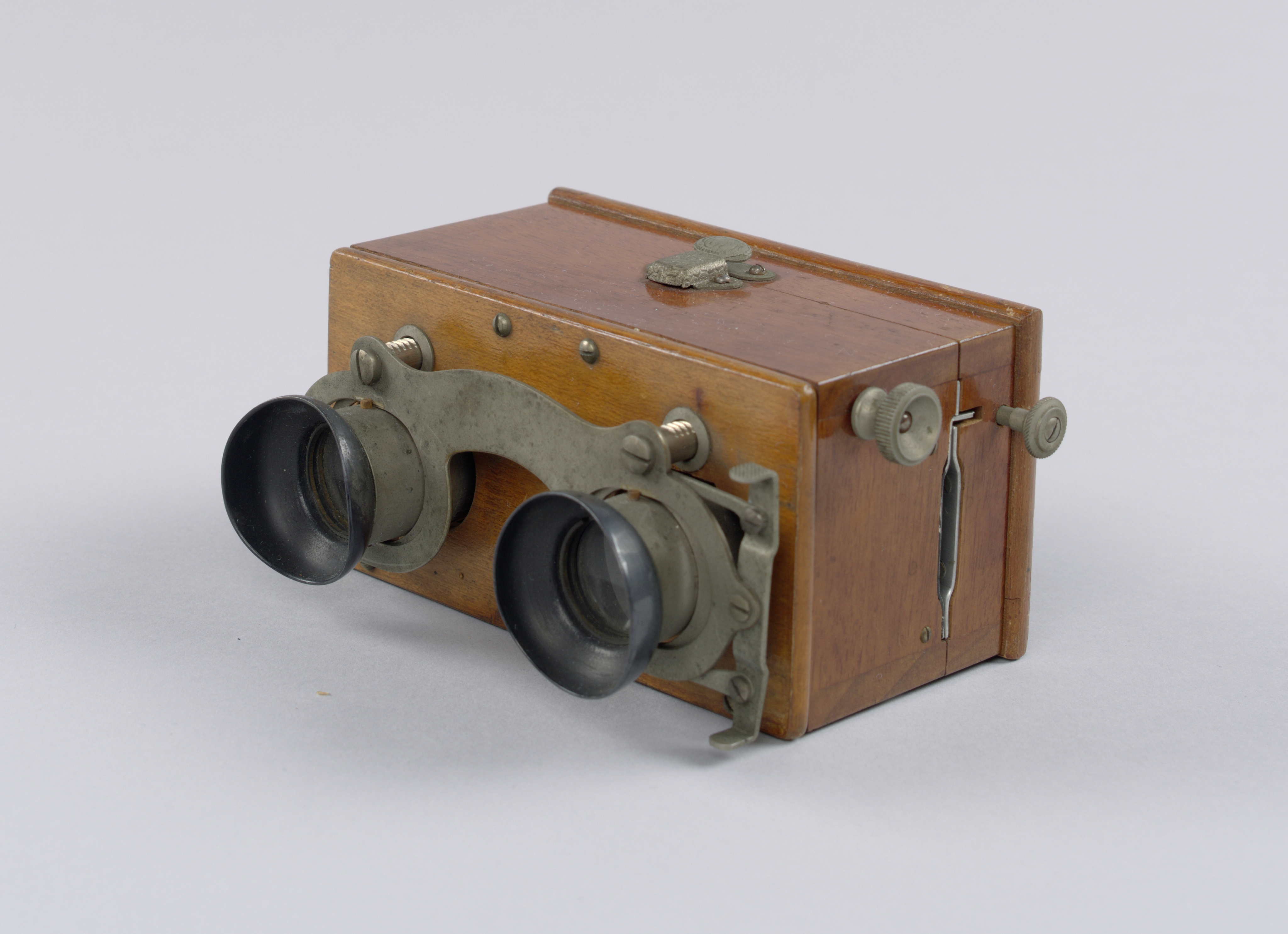Stereoscope,_Richard_Verascope,_ca._1900.jpg