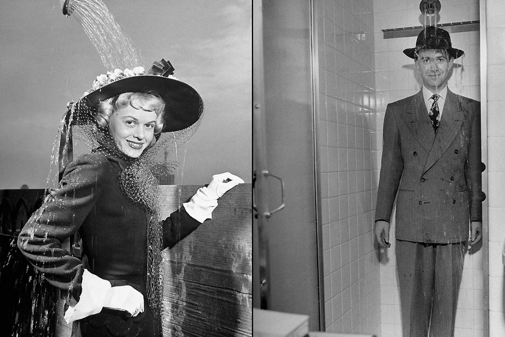 Демонстрация водоотталкивающей пропитки, 1948 г. (Bernard Hoffman—Time & Life Pictures).jpg