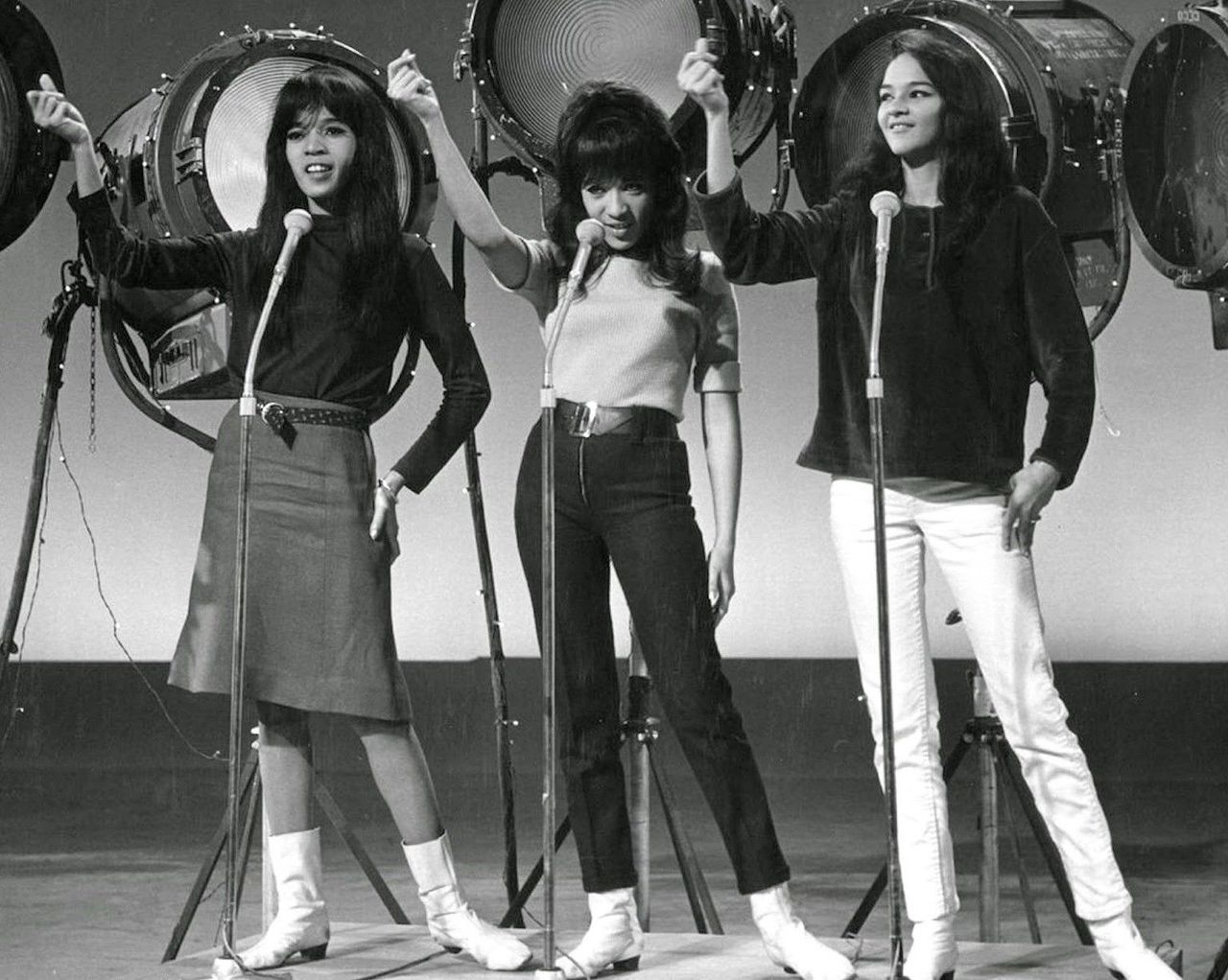 The Ronettes, 1960s.jpg
