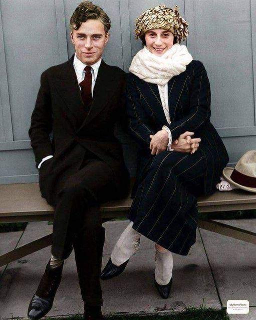Charlie Chaplin and Anna Pavlova in 1922.jpeg