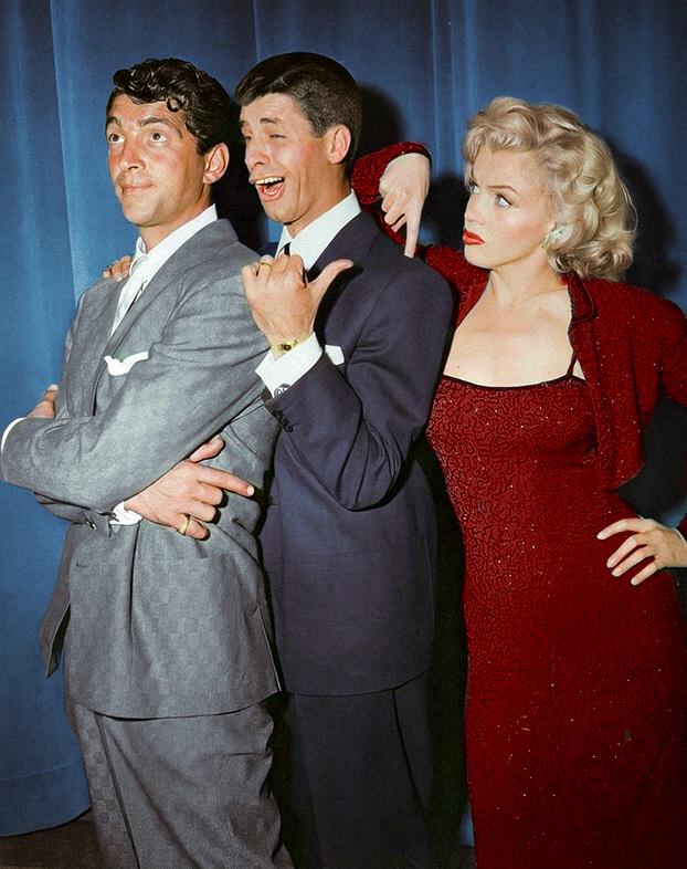 Marilyn Monroe with Dean Martin and Jerry Lewis at the Redbook Awards, February 24, 1953.jpeg