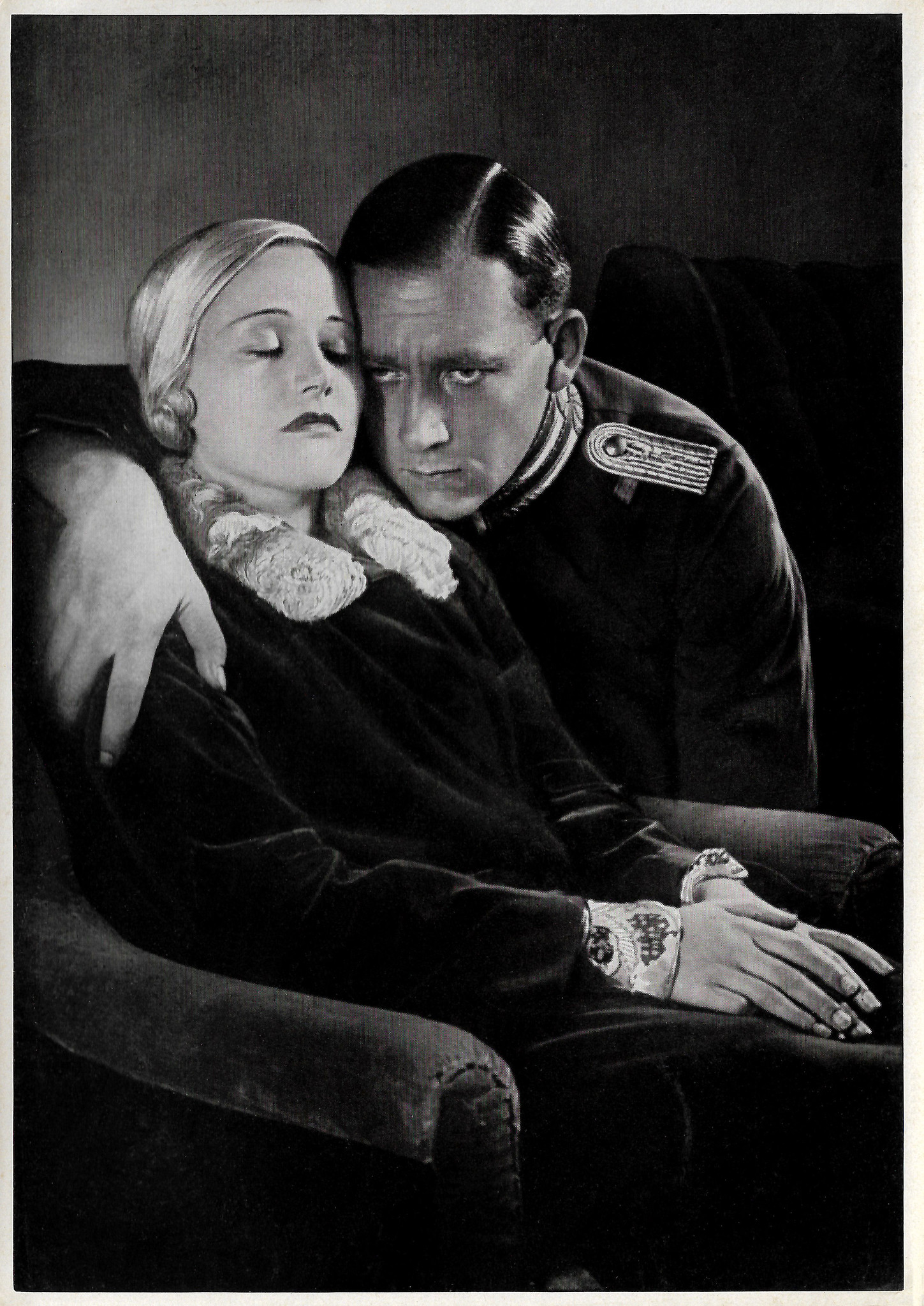 Lien Deyers and Mathias Wieman in Rosenmontag - Love's Carnival (Hans Steinhoff, 1930).jpg