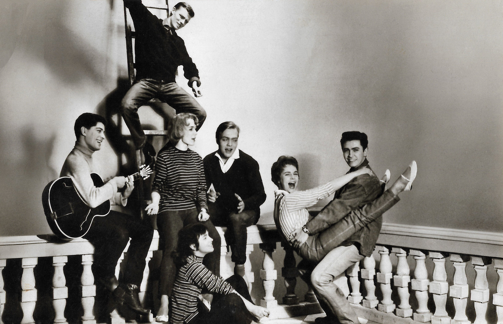 Conny Froboess, Rex Gildo, Richard Hellmann, Elke Arendt, Monika Leonhardt, Sergio Casmai and Hans Zander in Hula-Hopp, Conny (1959).jpg