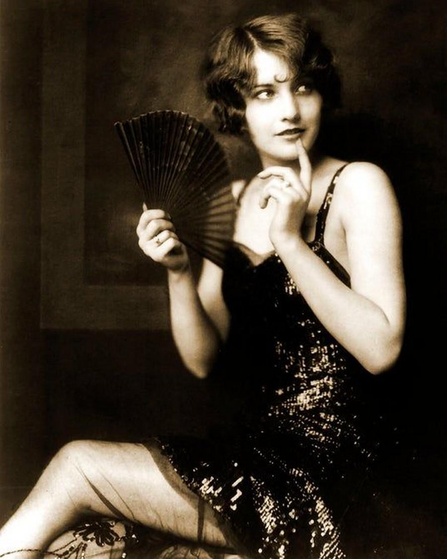 Barbara Stanwyck as a Ziegfeld girl by Alfred Cheney Johnston (1924).jpeg