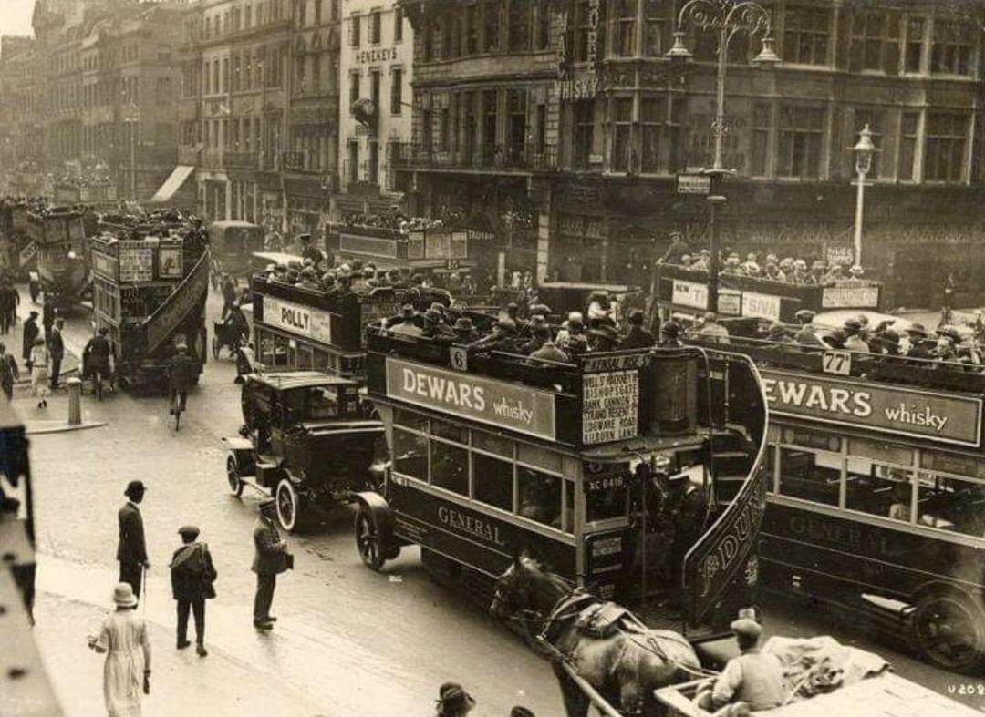 The Strand, London, 1923.jpeg