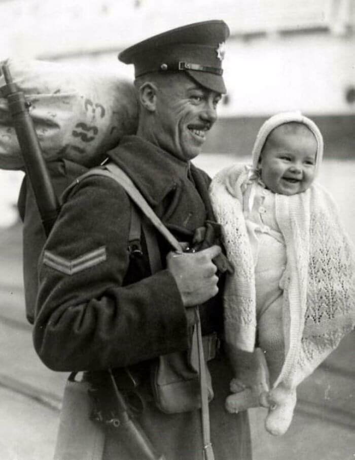 A British Soldier With His 8 Month Old Daughter As He Arrives At The Docks From Overseas 1945.jpeg