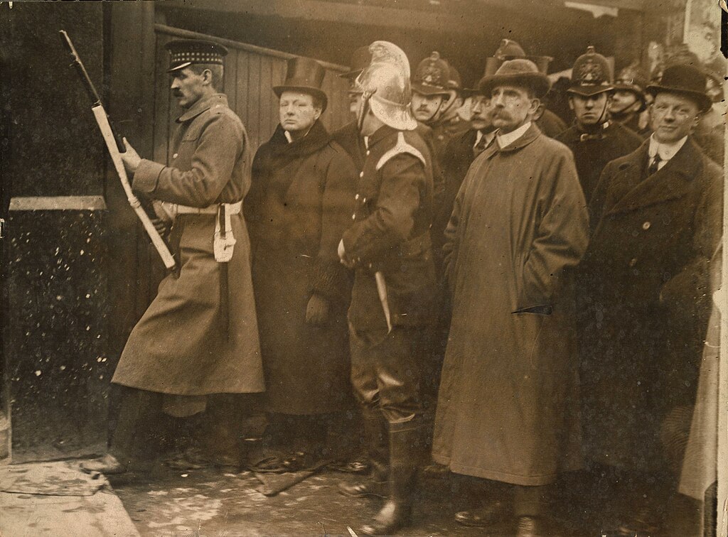 The home secretary during the fight — Mr Winston Churchill on the scene of the extraordinary battle in Sidney Street. 7 January 1911.jpg