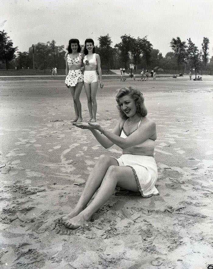 Having a little fun on the beach in 1940.jpeg
