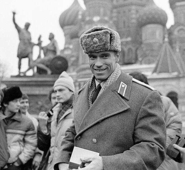 Arnold Schwarzenegger wearing the uniform of a Soviet policeman in Red Square for Red Heat movie, 1988.jpeg