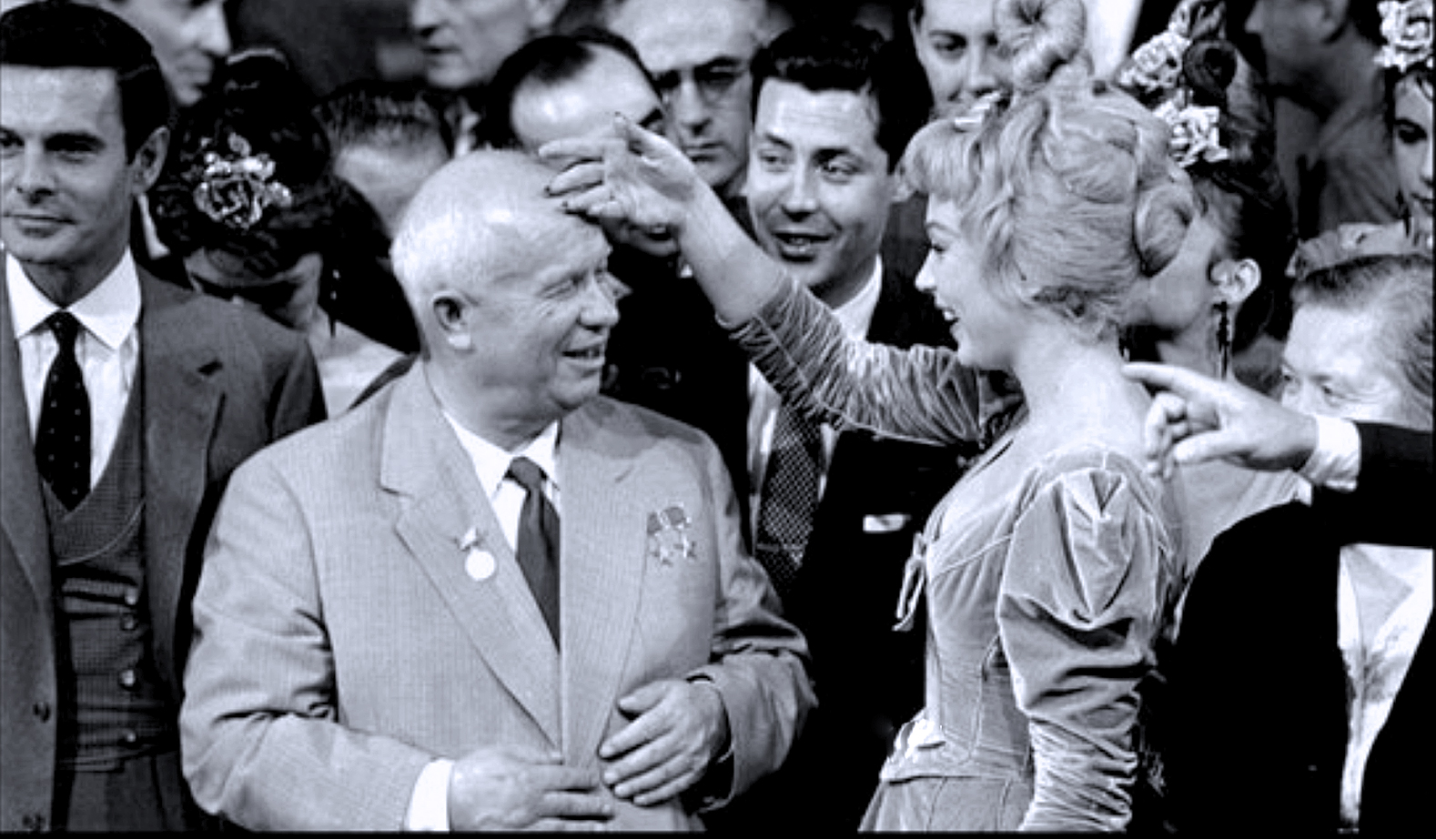 Nikita Khrushchev and Shirley MacLaine, 1959.jpg