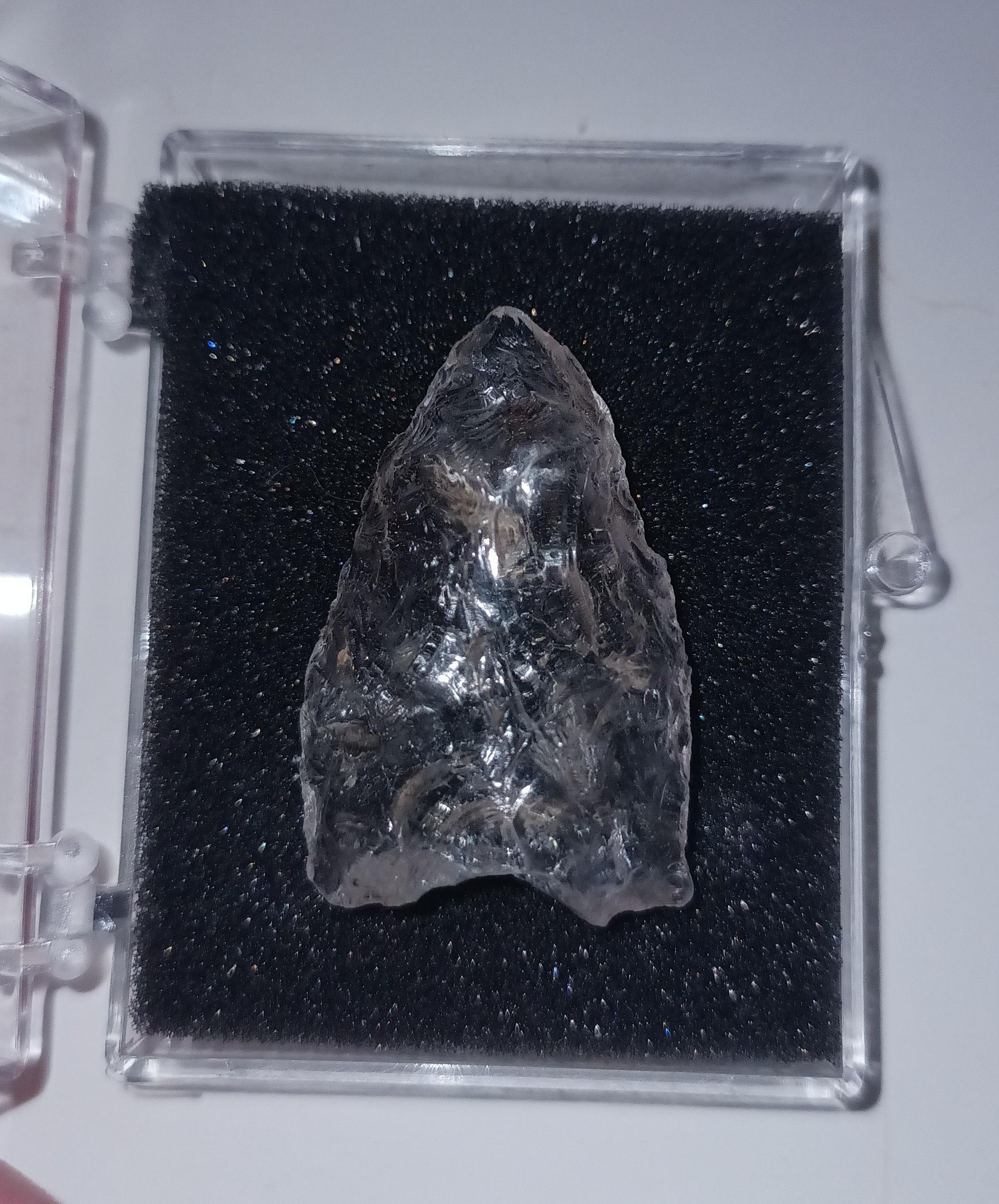 Alamance point late Paleo. Found in Missouri. Genuine arrowheads of high-quality crystal are extremely rare. This one is nearly 10,000 years old.jpeg