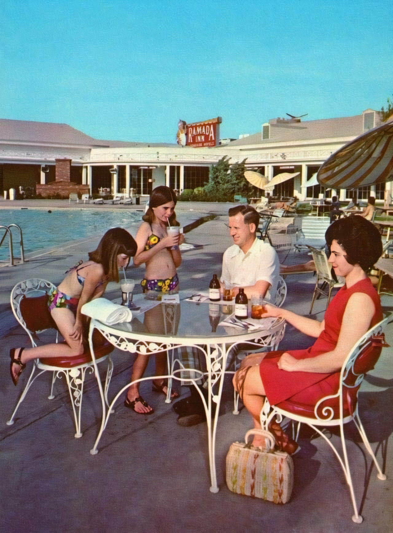 Ramada Inn in Phoenix, Arizona in 1967 (upscaled).jpg
