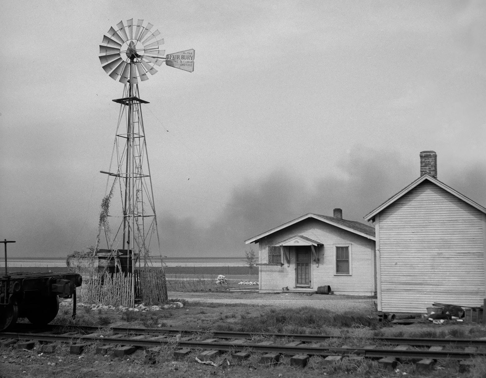 A dust storm approaching in Randall County Texas - 1936.jpeg
